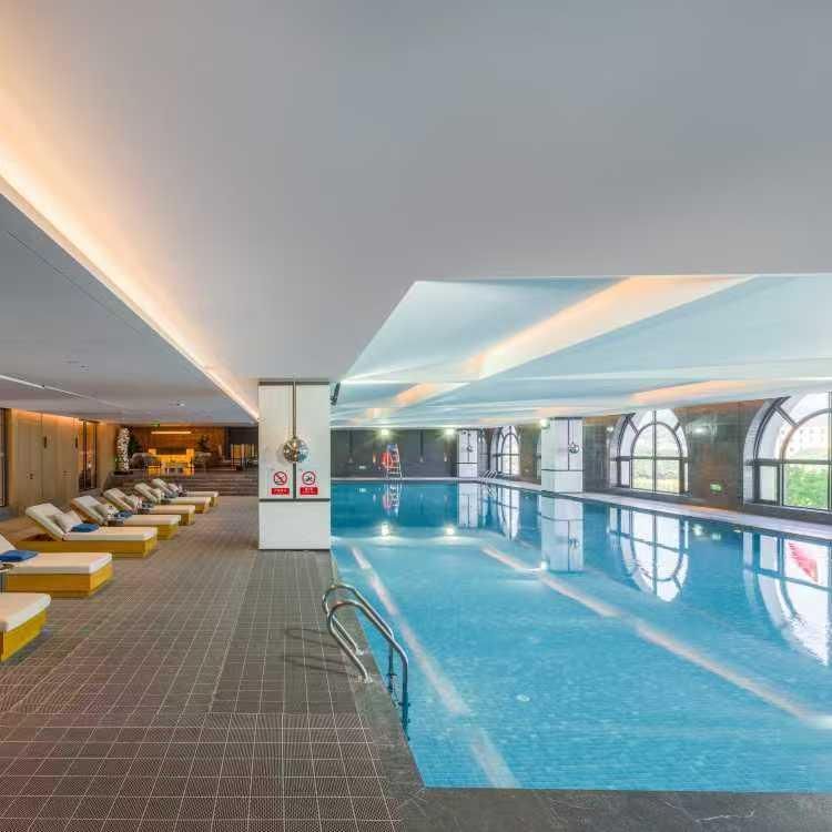 Indoor pool at Howard Johnson Maitreya Plaza Xikou